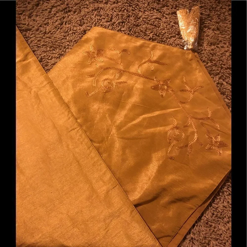 Gold Table runner w/embroidery and tassel NWOT